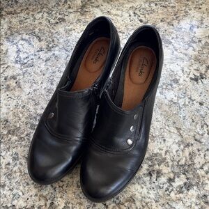 Clarks Black Leather side zip heels